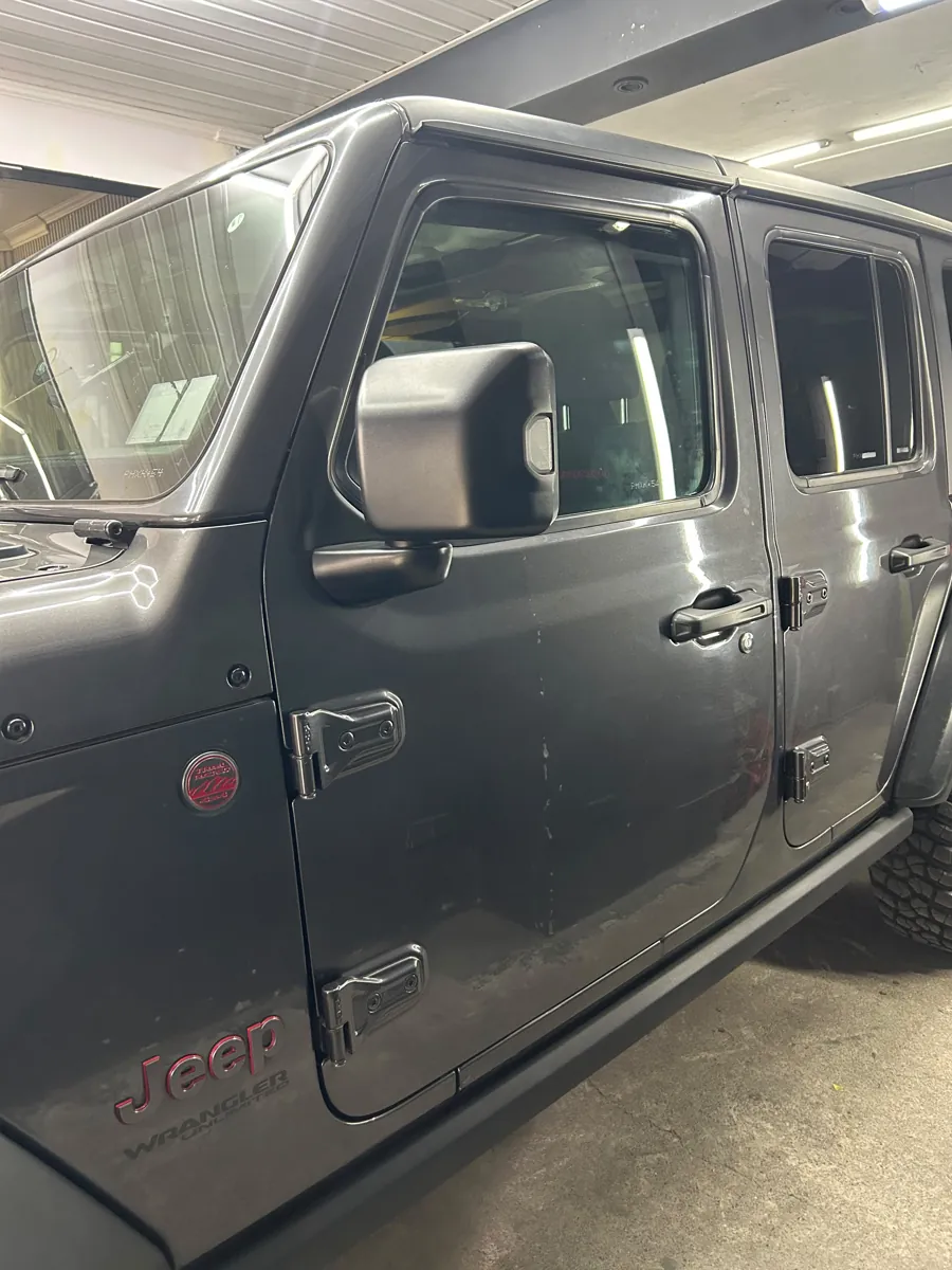 Puerta del Jeep Wrangler Unlimited con lámina de seguridad polarizada, Santiago