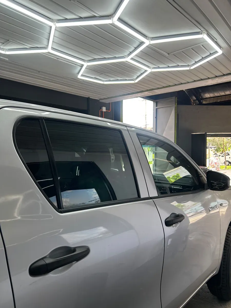 Vidrios de la cabina de la Toyota Hilux pickup con láminas de seguridad, Santiago